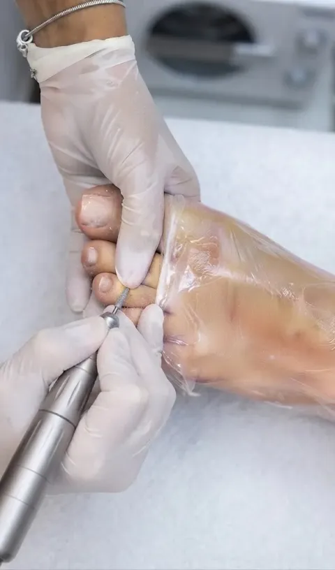 Cuidado das unhas dos pés no spa — Amor In Beauty em Águas Claras