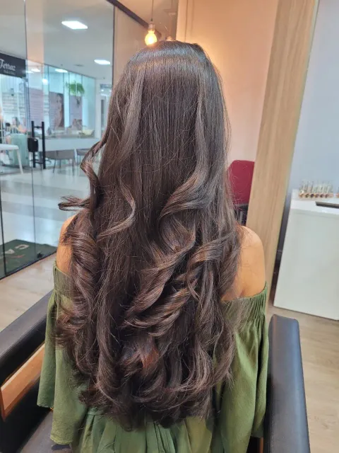 Escova modelada com ondas
