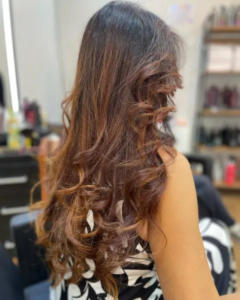 Coloração cobre com escova modelada no Amor In Beauty em Águas Claras