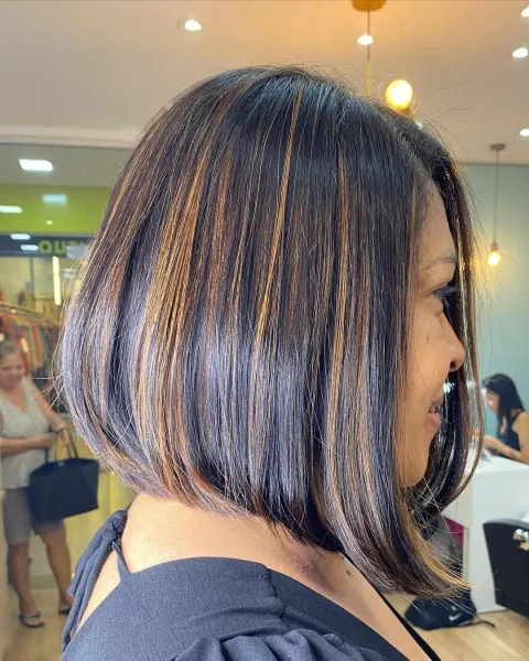 Moreno iluminado em corte curto — Amor In Beauty em Águas Claras