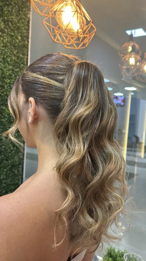 Penteado com ondas — Amor In Beauty Águas Claras