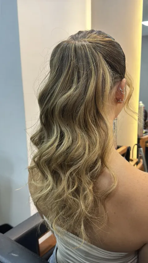 Penteado feminino para evento no Amor In Beauty
