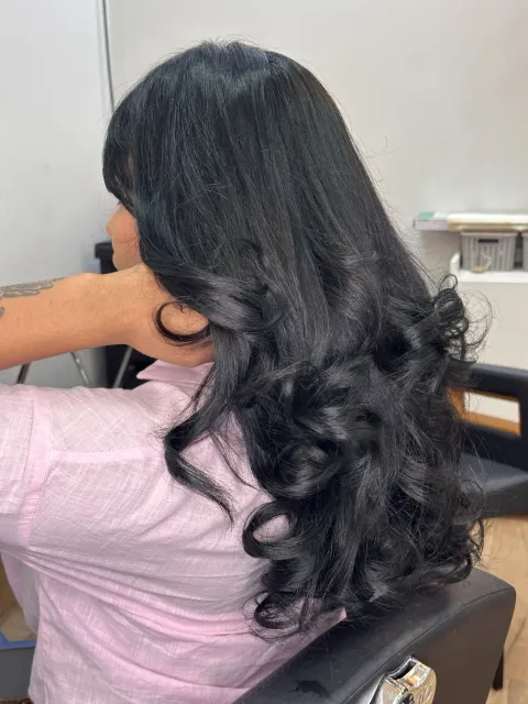 Realinhamento capilar com movimento e escova — Amor In Beauty