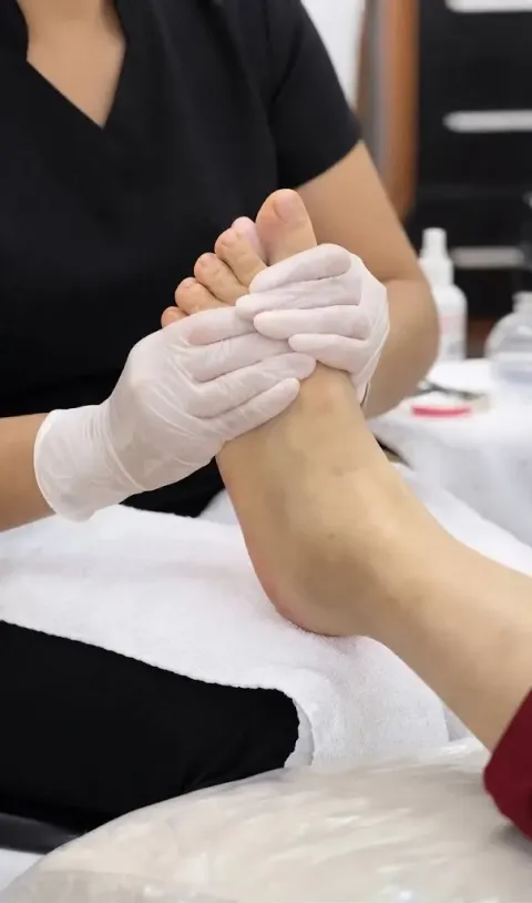 Spa dos pés com hidratação e massagem — Amor In Beauty em Águas Claras