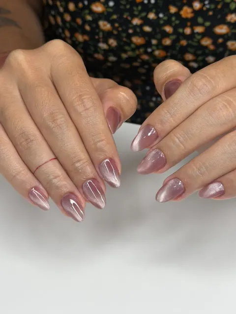 Nail design em gel — unhas amendoadas no Amor In Beauty